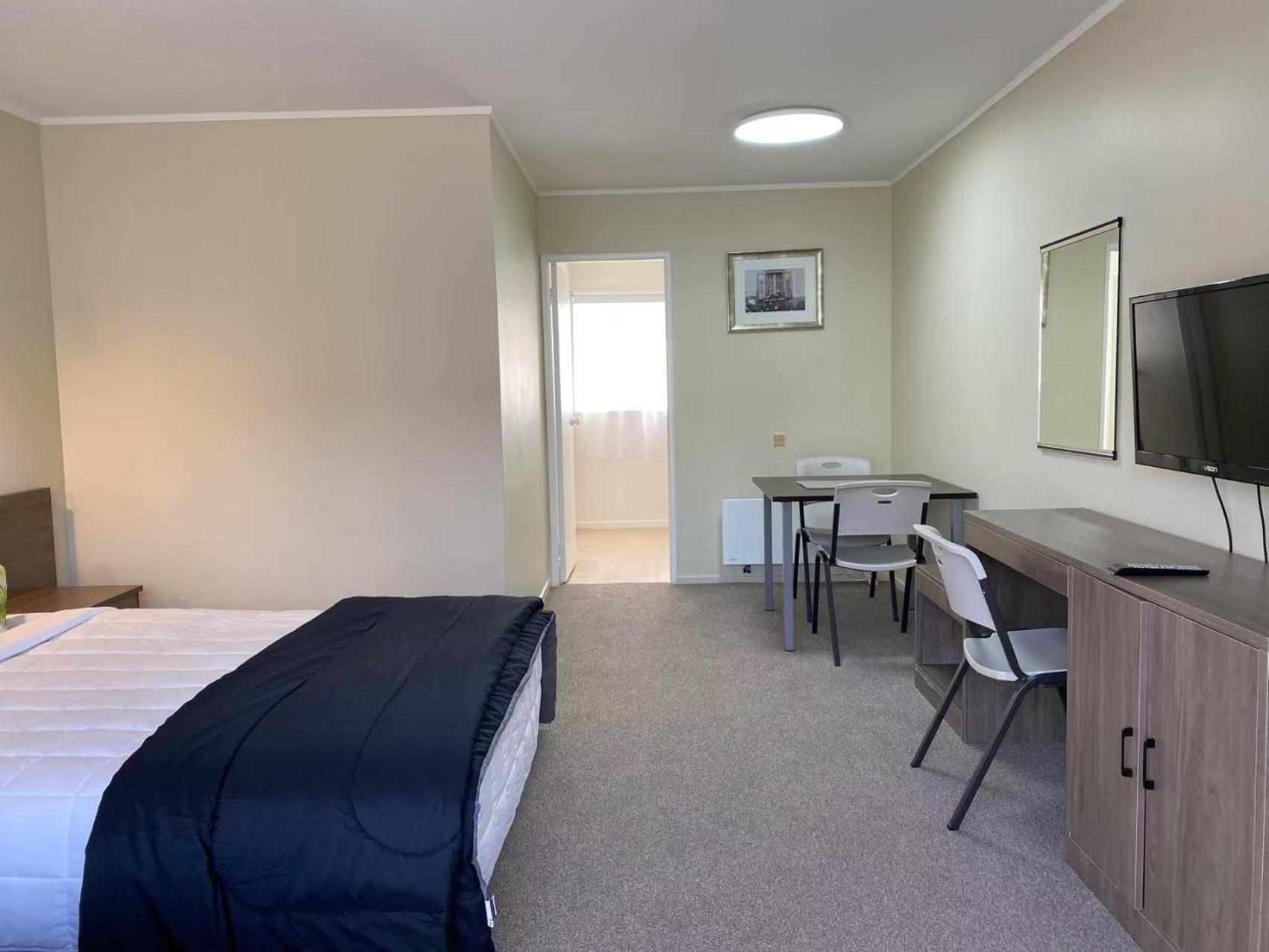 Malones Motel 4*