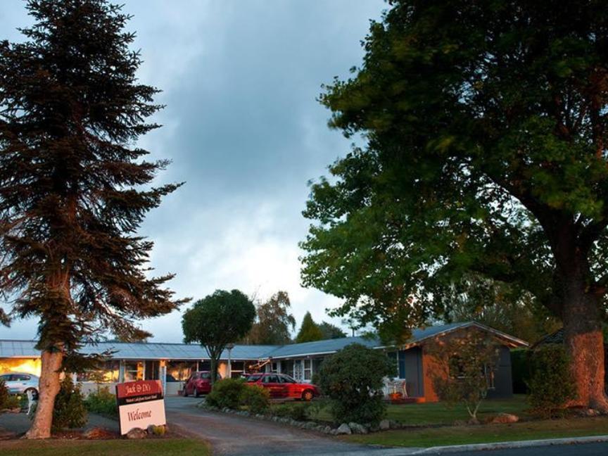 Jack & Di's Lakefront Motel 3*