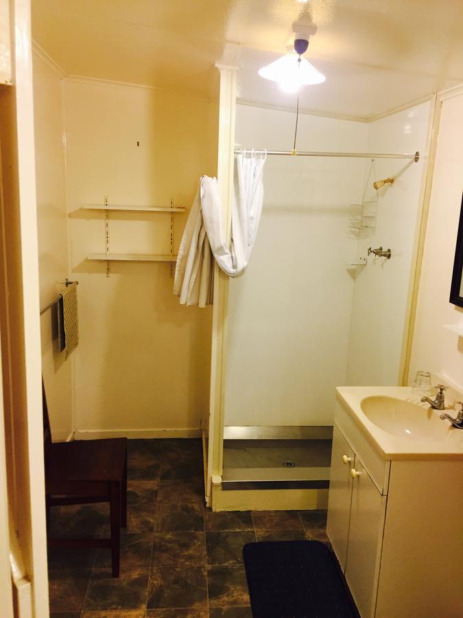 Golden Springs Motel, Holiday Park