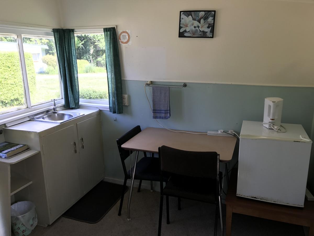 Golden Springs Motel, Holiday Park Motel