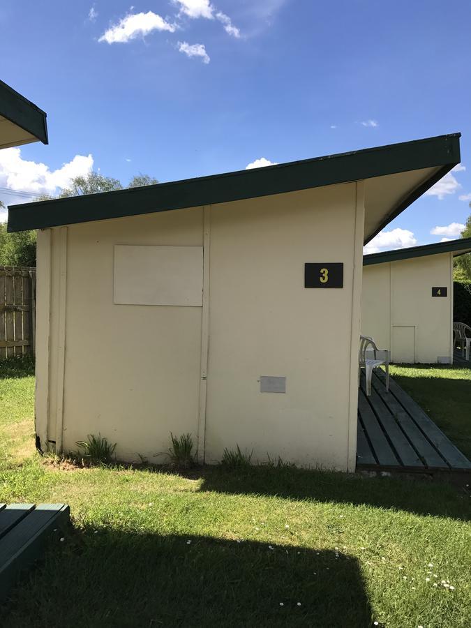 Golden Springs Motel, Holiday Park