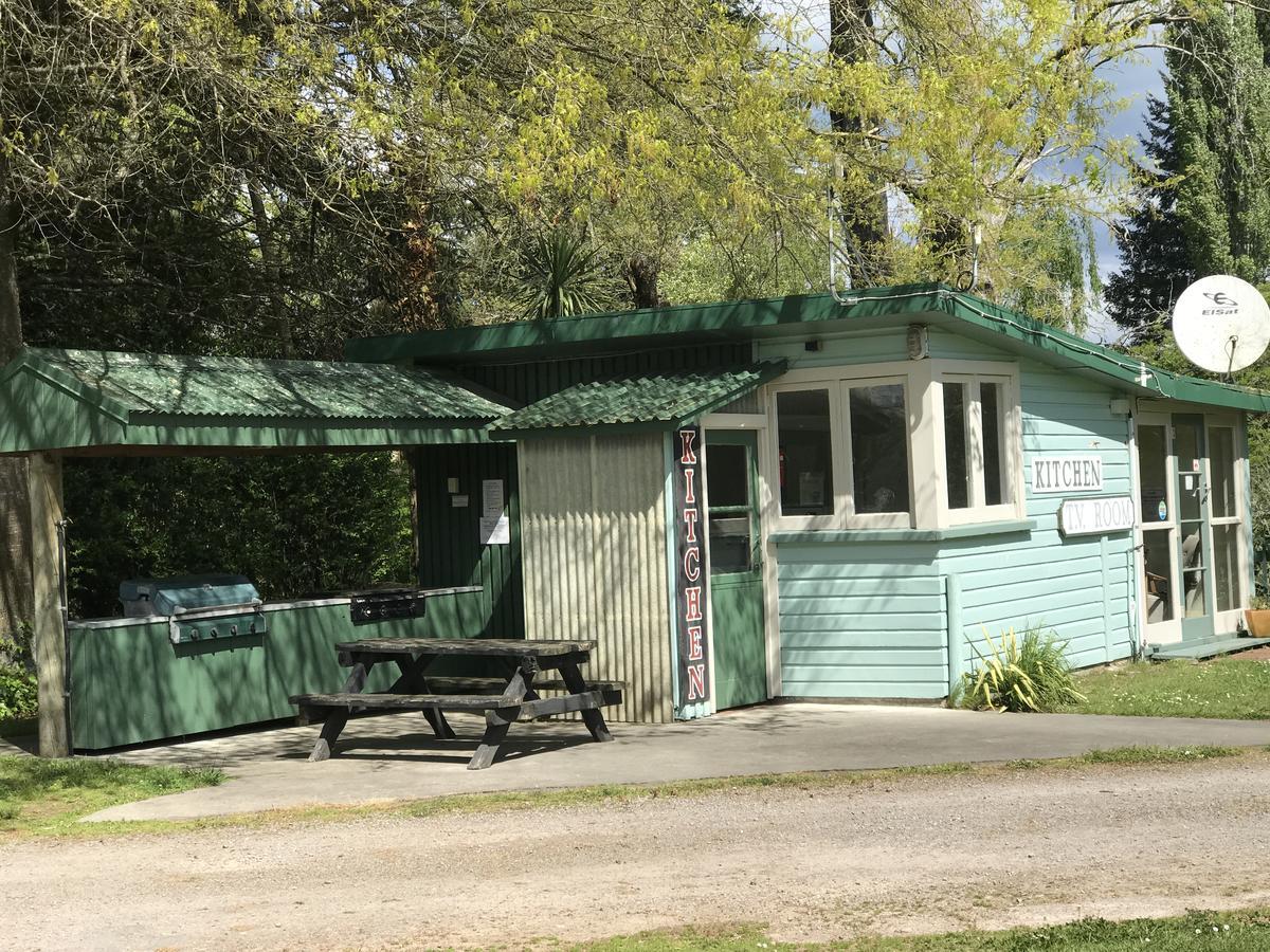 Golden Springs Motel, Holiday Park Motel