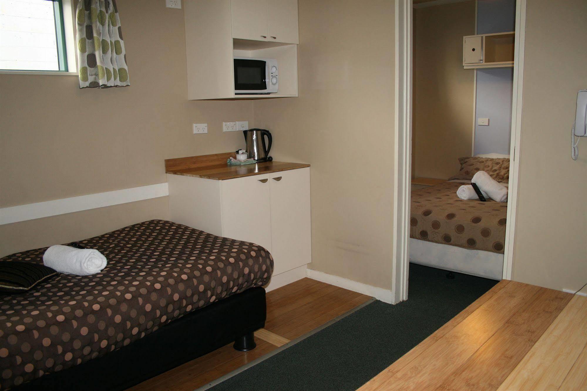 Motel Astray 3*