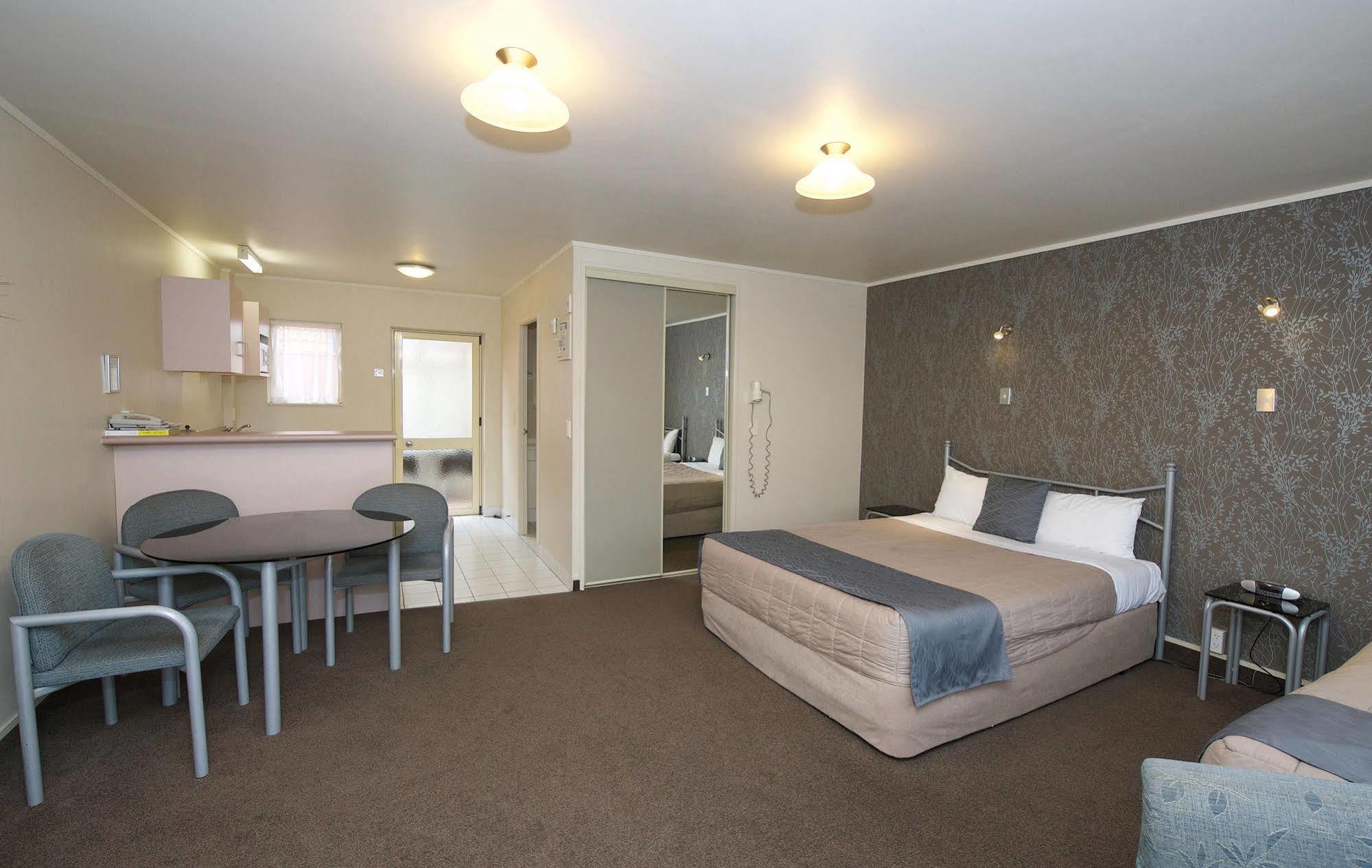 Geneva Motor Motel 4*