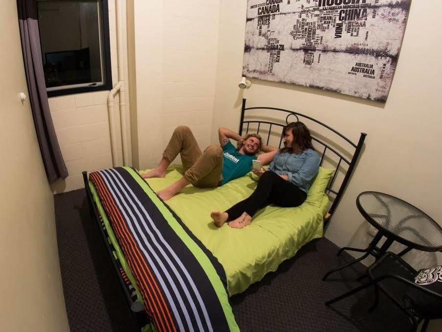 Rock Solid Backpackers Hostel *