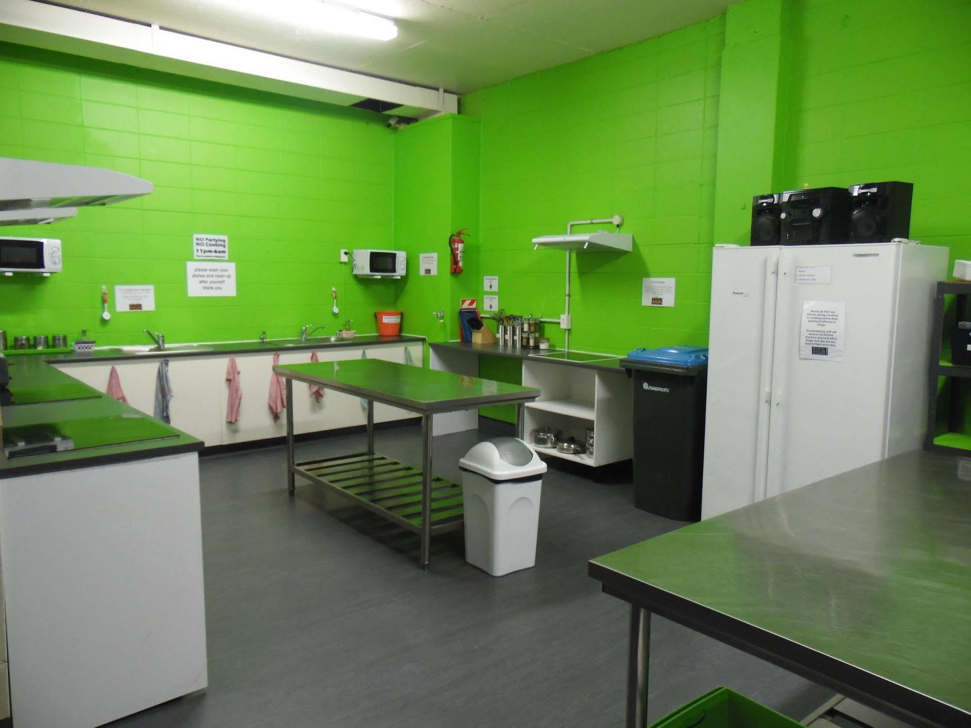 Rock Solid Backpackers Hostel *