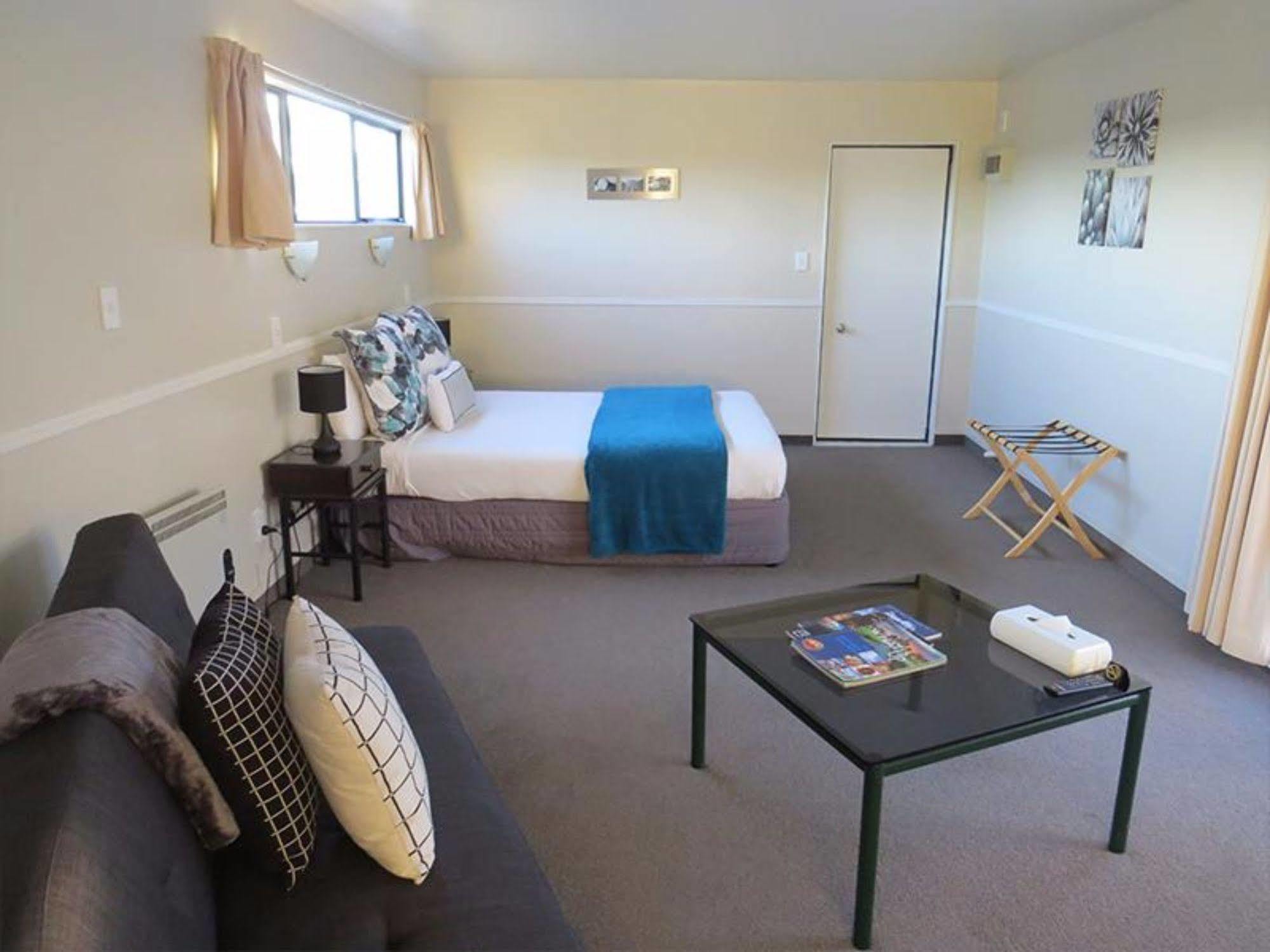 Pohutu Motel