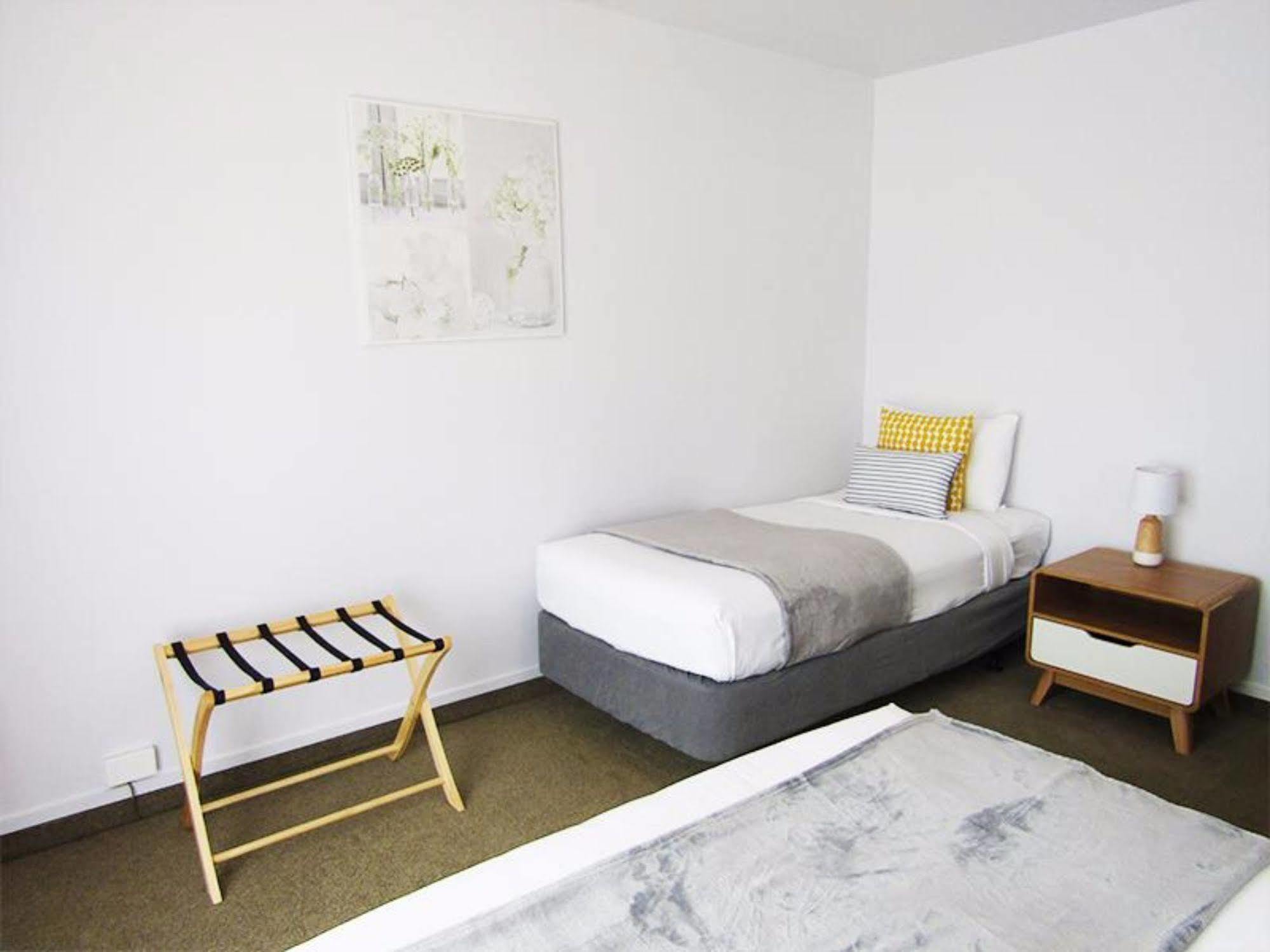 Pohutu Motel 3*