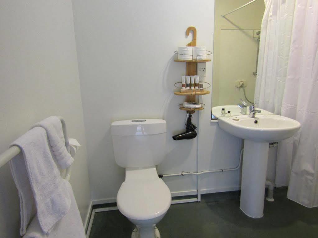 Pohutu Motel 3*