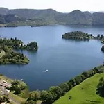 Lyons Lakestay