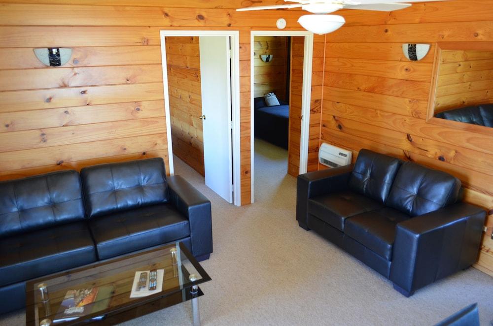 Cedarwood Lakeside & Conference Venue Rotorua