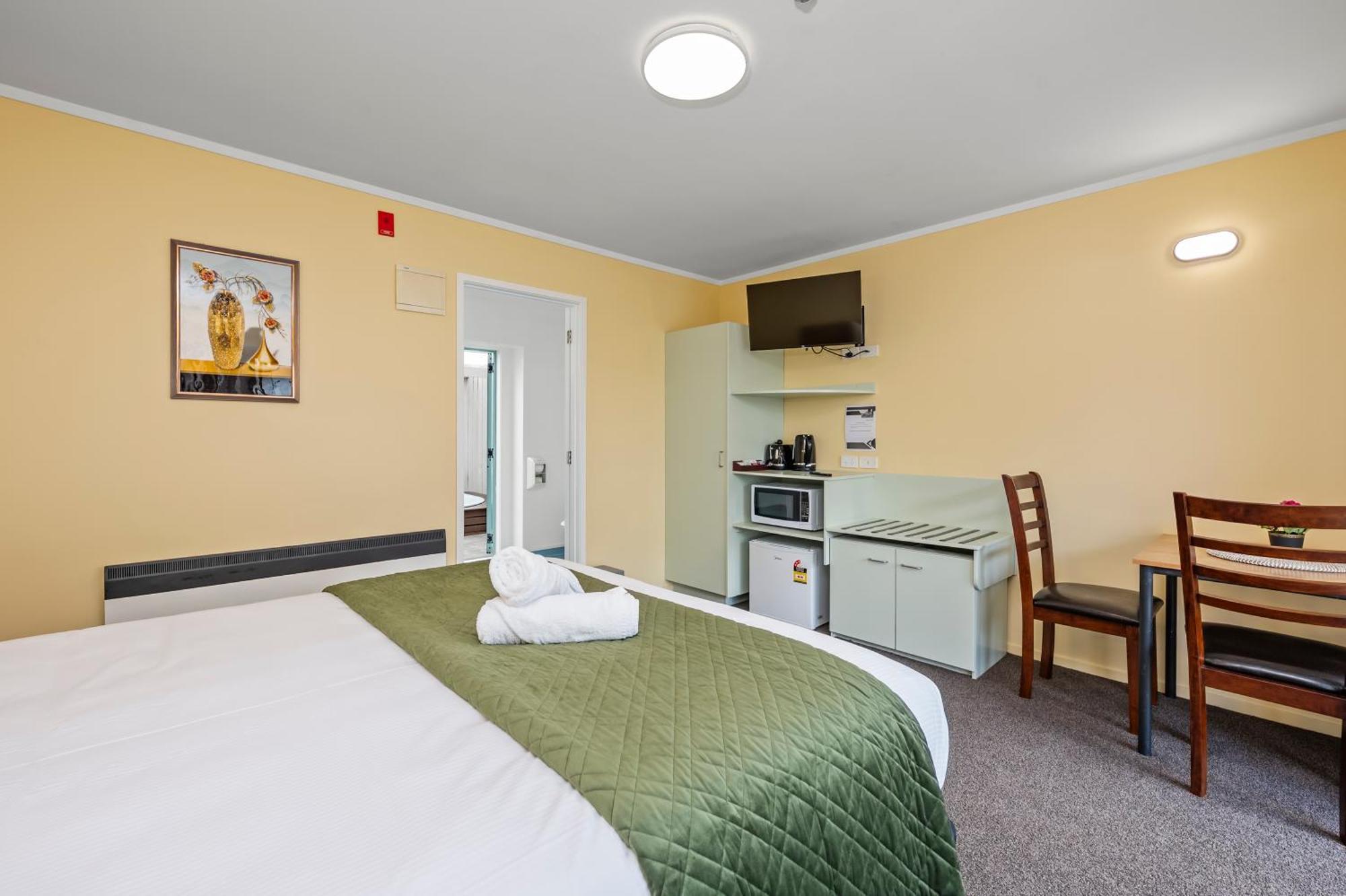 Fenton Court Motel 4*