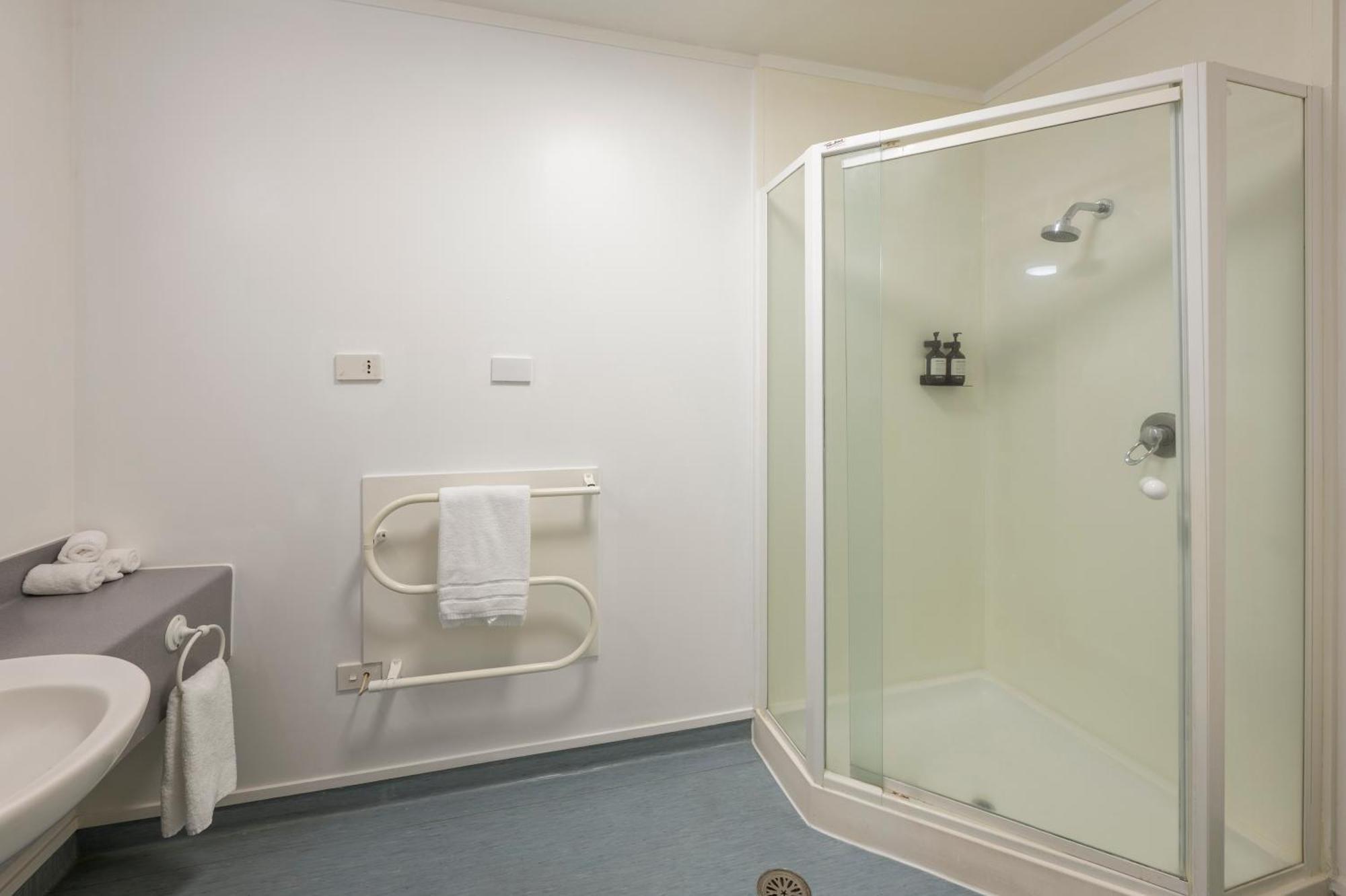 Fenton Court Motel 4*