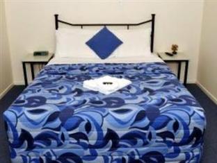 Fenton Court Motel 4*