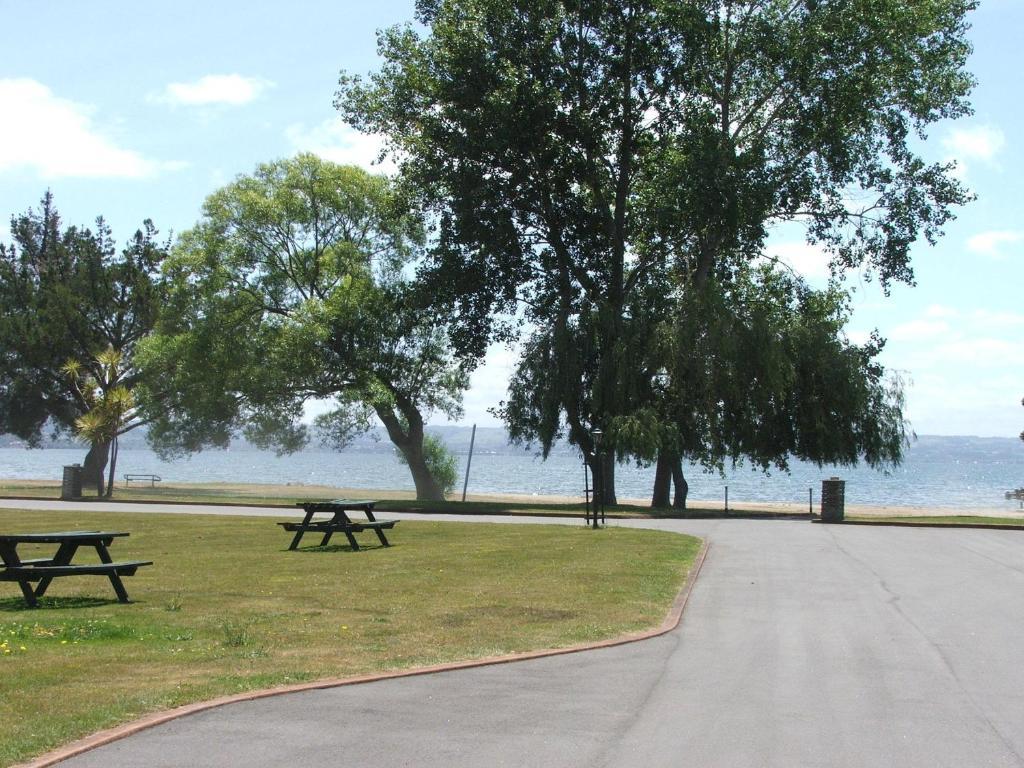 Motel Cedarwood Lakeside & Conference Venue 4*