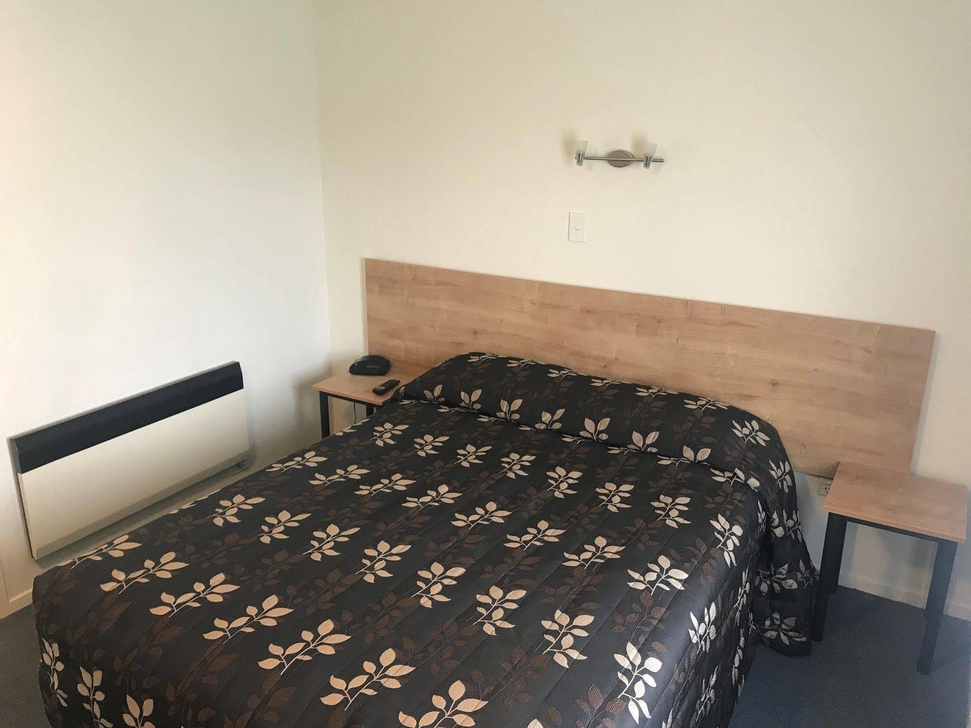 Fenton Court Motel 4*