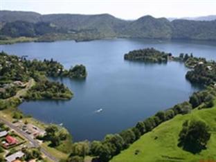Lyons Lakestay Hotel 3*